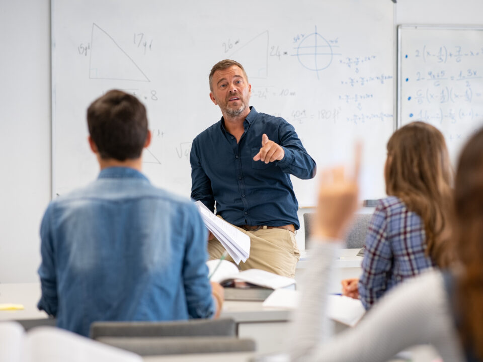 Scuola in presenza o lezioni online a Varese