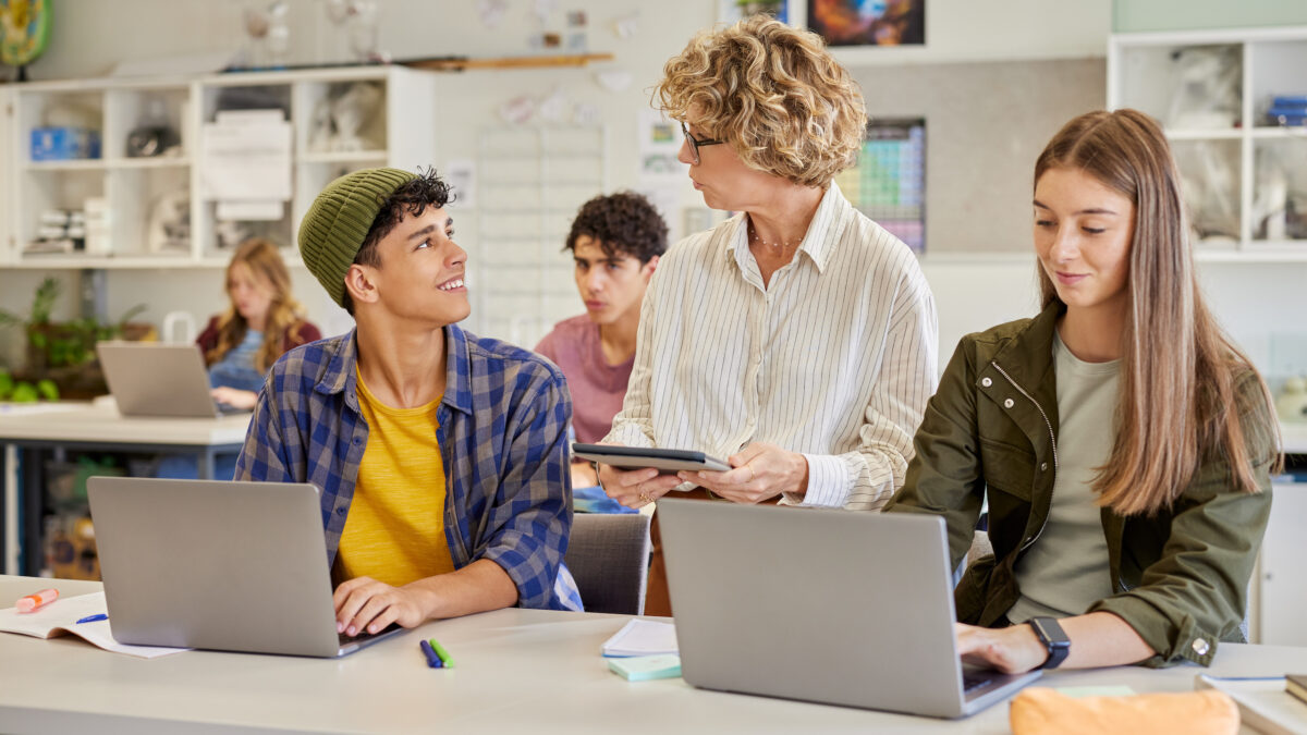Tra schermi e quaderni: crescere nel digitale e prepararsi alla Maturità